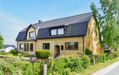 5 Bedroom Stunning Home In Slvesborg